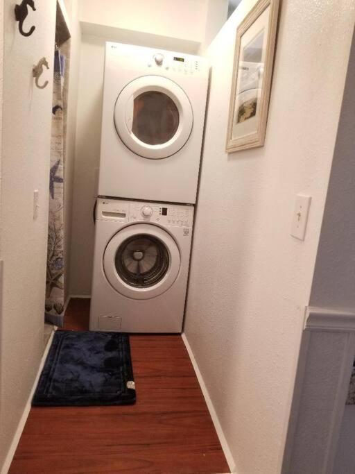 Appartamento The Seahorse Apt - Lakeside And Close To The Beach Galveston Esterno foto