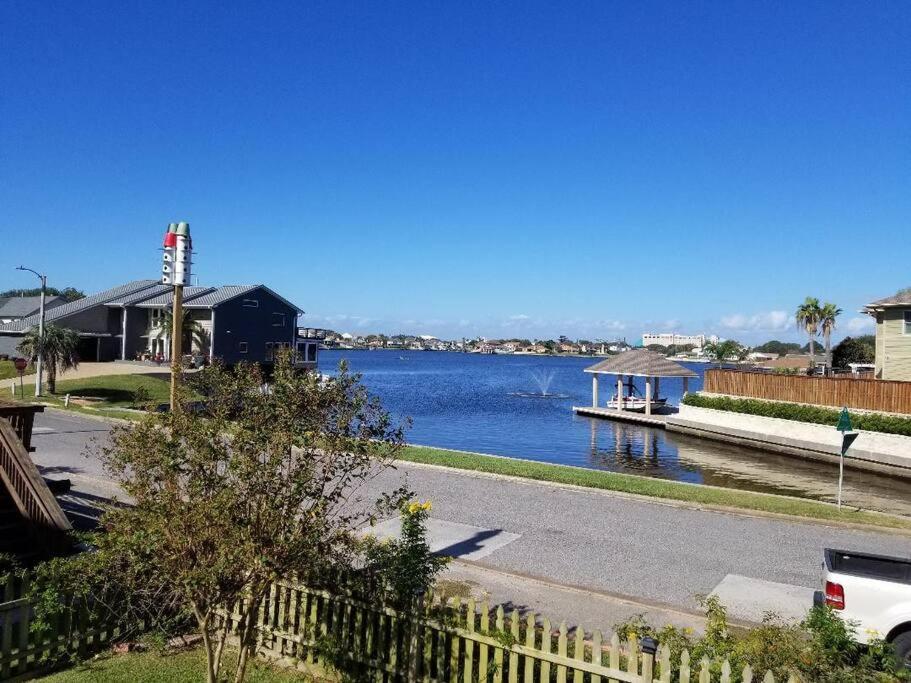 Appartamento The Seahorse Apt - Lakeside And Close To The Beach Galveston Esterno foto
